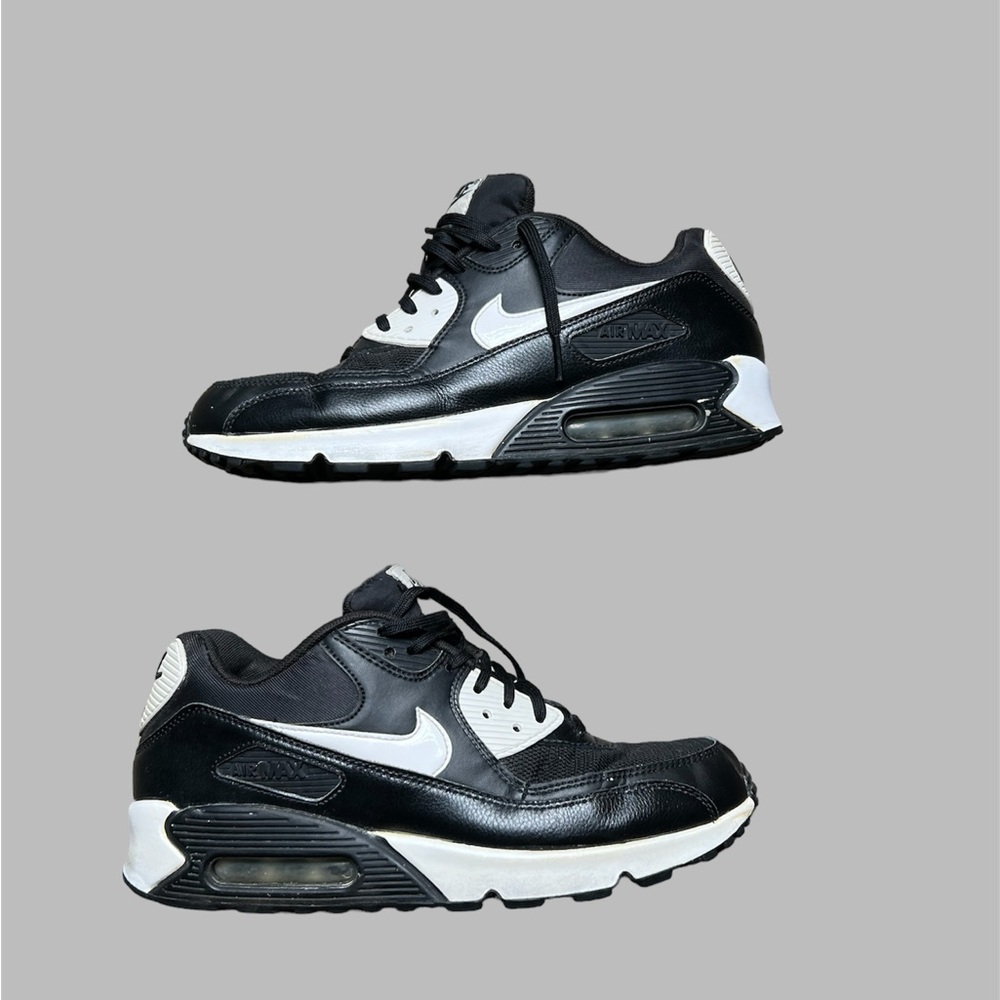 Nike Black and White Air Max Athletic Shoes
